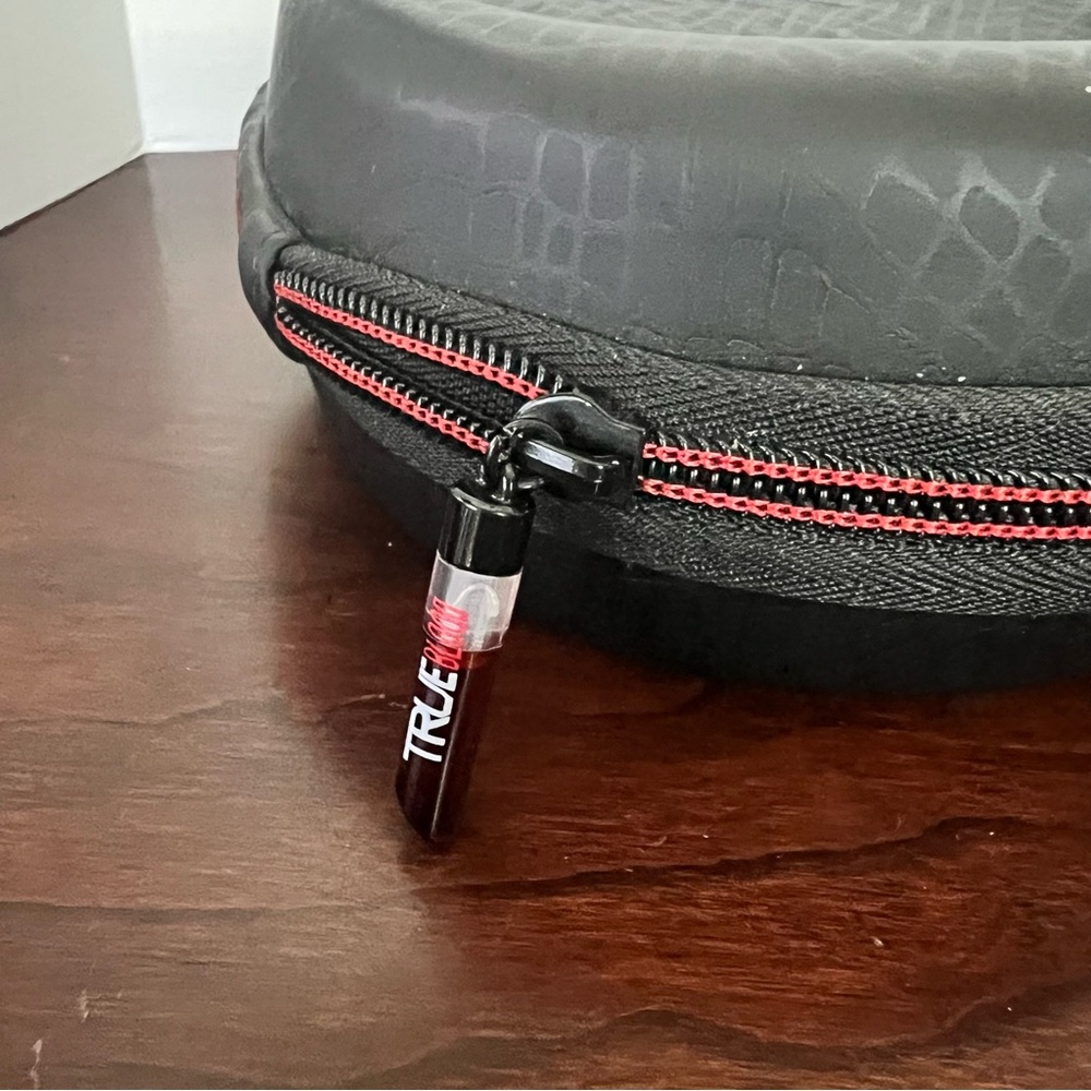 V-MODA for True Blood V-80 On-Ear Noise-Isolating Metal Headphones - Picture 11 of 13